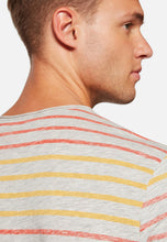 Load image into Gallery viewer, T-SHIRT | Gestreiftes T-Shirt
