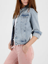 Load image into Gallery viewer, DAISY | Jeansjacke mit Stickerei
