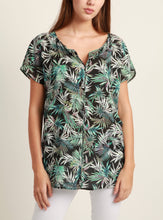 Load image into Gallery viewer, BLUSE | Shirtbluse mit Palmen-Print
