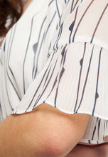 Load image into Gallery viewer, BLUSE | Leichte Bluse mit Muster

