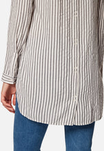 Load image into Gallery viewer, BLUSE | Lange Bluse mit Streifen
