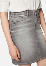 Load image into Gallery viewer, RENEE | Jeansrock in Vintage Waschung
