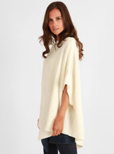 Load image into Gallery viewer, PONCHO | Strickponcho mit Samt-Bindings
