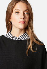 Load image into Gallery viewer, PONCHO | Strickponcho mit Samt-Bindings

